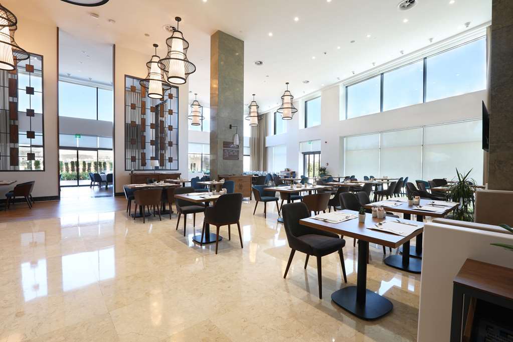 Hilton Garden Inn アドゥヤマン レストラン 写真